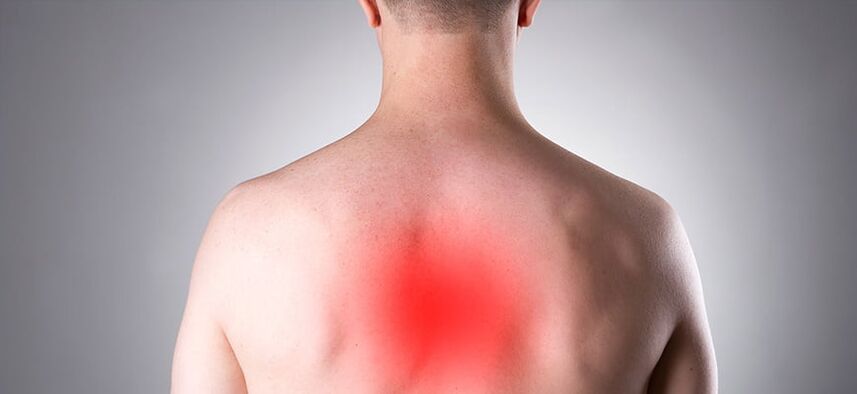 Eine thorakale Osteochondrose wird durch anhaltende Schmerzen in der Wirbelsäule signalisiert