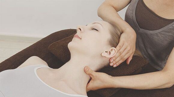 Nackenmassage bei Osteochondrose
